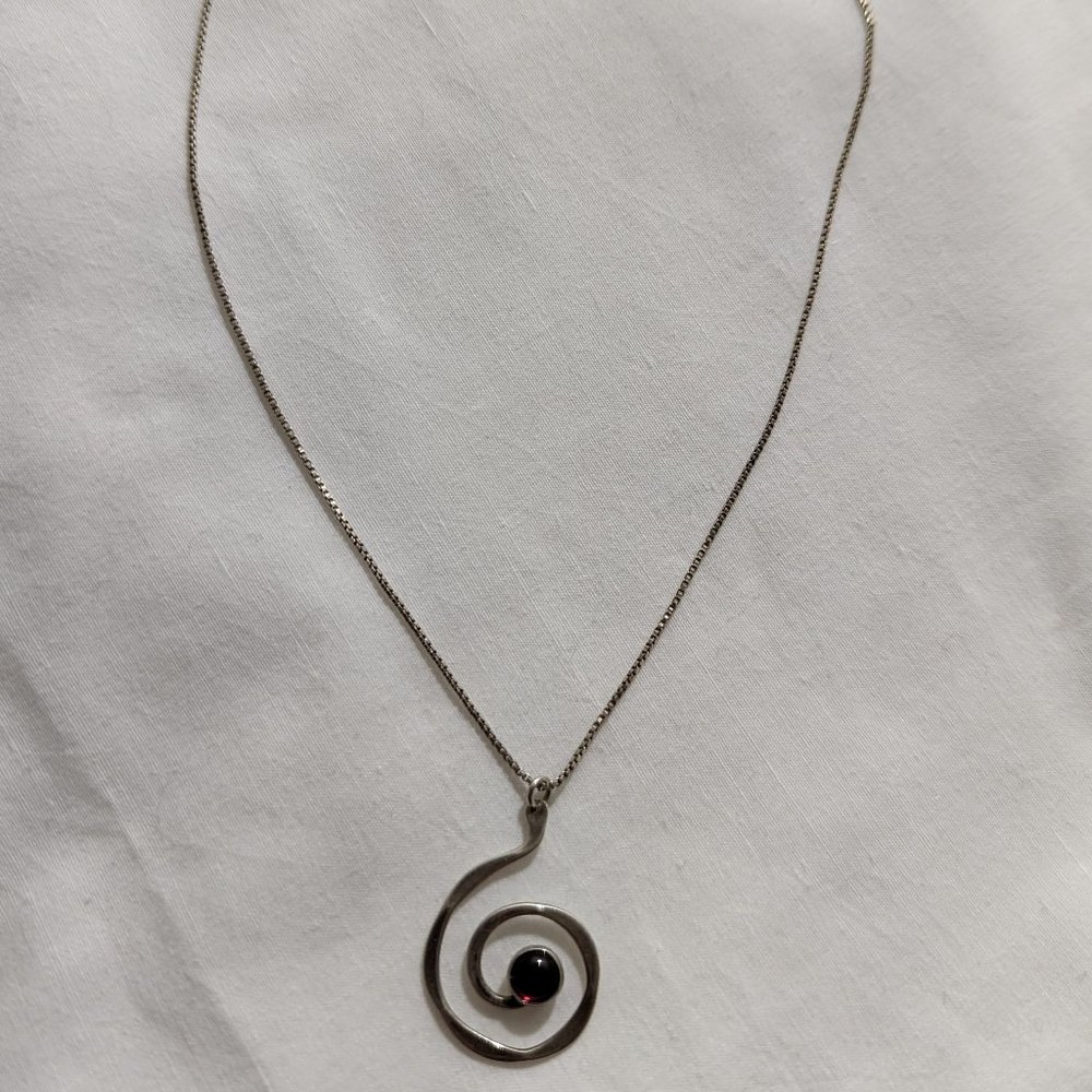 Sterling silver drop swirl garnet necklace
